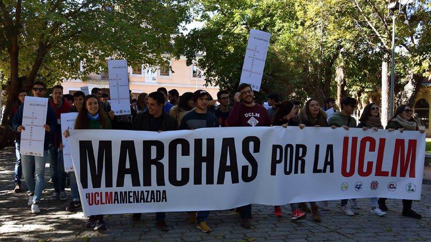 ma_collado's tweet photo. Gracias, en mi nombre y en el de toda la @uclm_es, a los estudiantes, a sus representantes y a los miembros de la comunidad universitaria, por el compromiso que hoy han mostrado con su universidad. https://t.co/DVN7BlB083