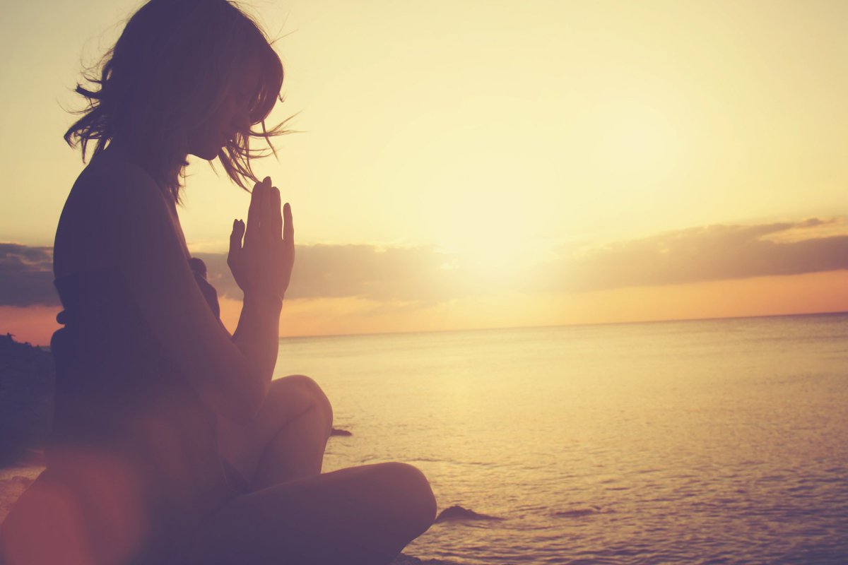 Julie_Kaylin's tweet photo. Want to live a happier, healthier, less stressed life and melt your holiday stress away? Join Meditations, Music, &amp; More! Find out more at https://t.co/mWvItSTdCK #meditation #meditations #music #happiness #affirmations #stress #stressfree #holiday #holidays #holidaystress https://t.co/RbmMSYeTe5