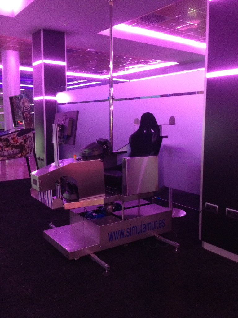 SimulaMur's tweet image. Ya podéis disfrutar pilotando nuestro #simulador con movimiento de fórmula 1 TT en el Center Trébol de las Atalayas, Murcia.