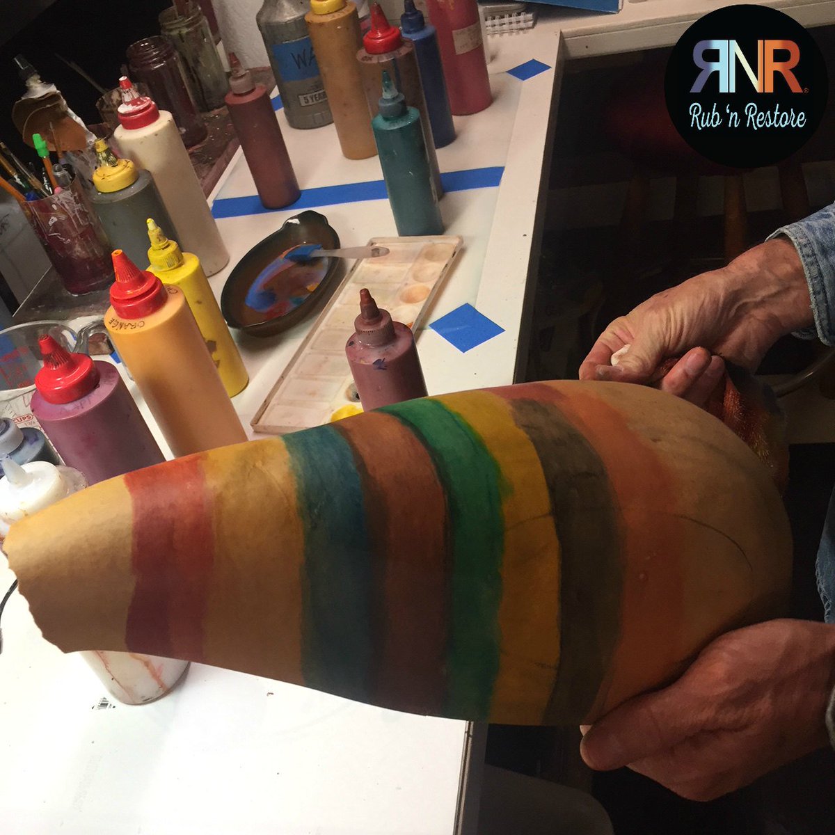 RubNRestore's tweet photo. Tim experiments with the raw pigments of #RubnRestore for his #GourdArt "I tried alcohol-based leather dyes like Fiebings, mineral paints, acrylics, and oils. None are color fast after exposure to sunlight and most are too opaque and obscure the gourd's features." #Gourdgeous https://t.co/ttU9dRzxt7