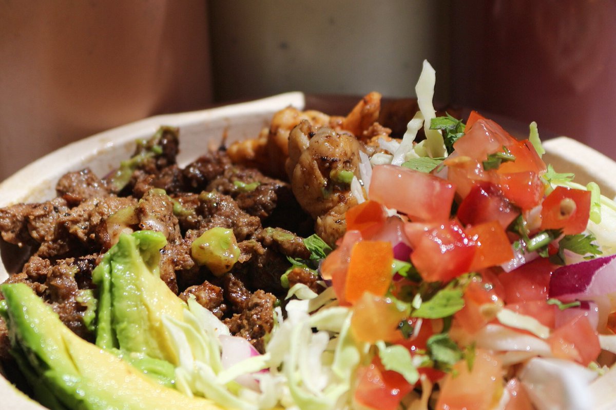 MikesTacoClub's tweet photo. Mike’s New Bowl! Choose between Steak, Grilled Fish,& Shrimp. #MikesTacoClub #OB #OceanBeach #SanDiego #SD #EatSanDiego #Newport #SanDiegoBurritos #sandiego_ca #SanDiegan #MikeLovesOB #OB1502 #OceanBeach1502 #OBSD #OceanBeachSanDiego #SanDiegoFood #SDBound #SDFoodie https://t.co/elAQEswQUg