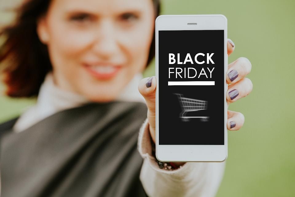 2120_Creative's tweet photo. 3 days to #BlackFriday - How much impact will mobile have? https://t.co/5MxZJpeIds https://t.co/mMIAy5575s