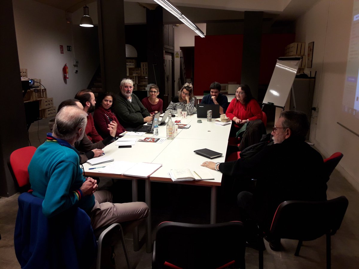 XES_cat's tweet photo. Avui la plenària fa valoració de la #FESC2017! 
Si voleu sumar-vos en la organització de l'edició 2018, contacteu amb nosaltres a comunicacio@xes.cat 📩 https://t.co/0yYM3ORsjU