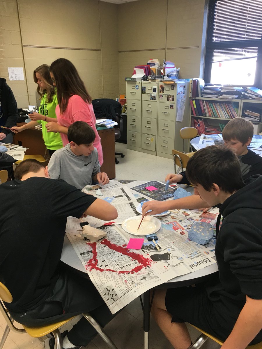 Pineville_Ind's tweet photo. Pineville Middke School students are sharing the theme “choose kind” from the book “Wonder” #readky#rockpainting#choosekind https://t.co/8YiACzBEWj