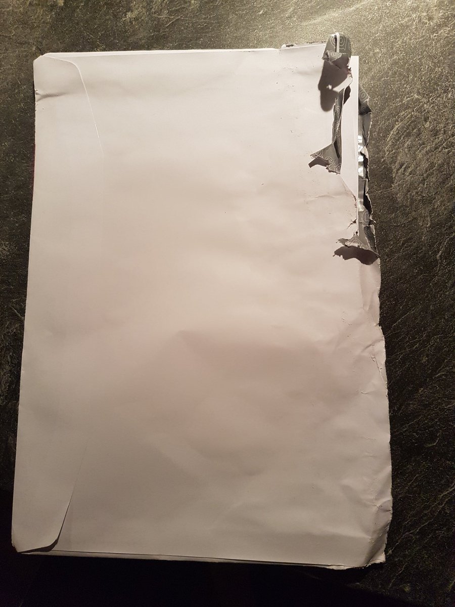 Lekker is dat <a href="/PostNL/">PostNL</a>, zo je post van <a href="/achmea/">Achmea</a> krijgen en zeggen dat het door de regen komt... sinds wanneer scheurt de regen mijn post los?