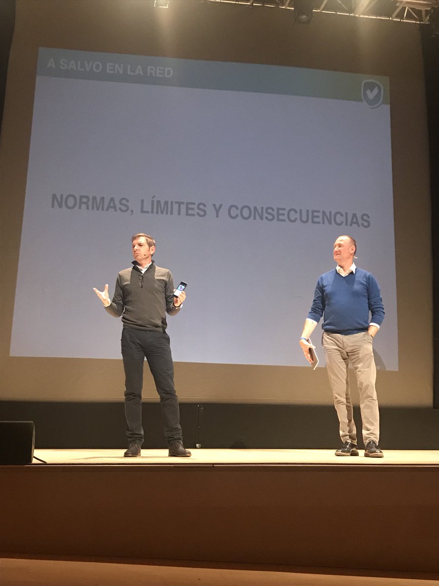 Con el Colegio SALGUI en la charla aprender a educar de <a href="/Francasta/">Fran Castaño</a> y <a href="/pgaguado/">pgaguado</a> como siempre un placer