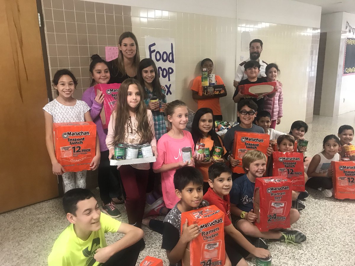 mrsQuintanilla1's tweet photo. Social, cultural and environmental responsibility! #7competencies #empathy #keepgiving #mustangsuperstars https://t.co/V6a4IaWBhr