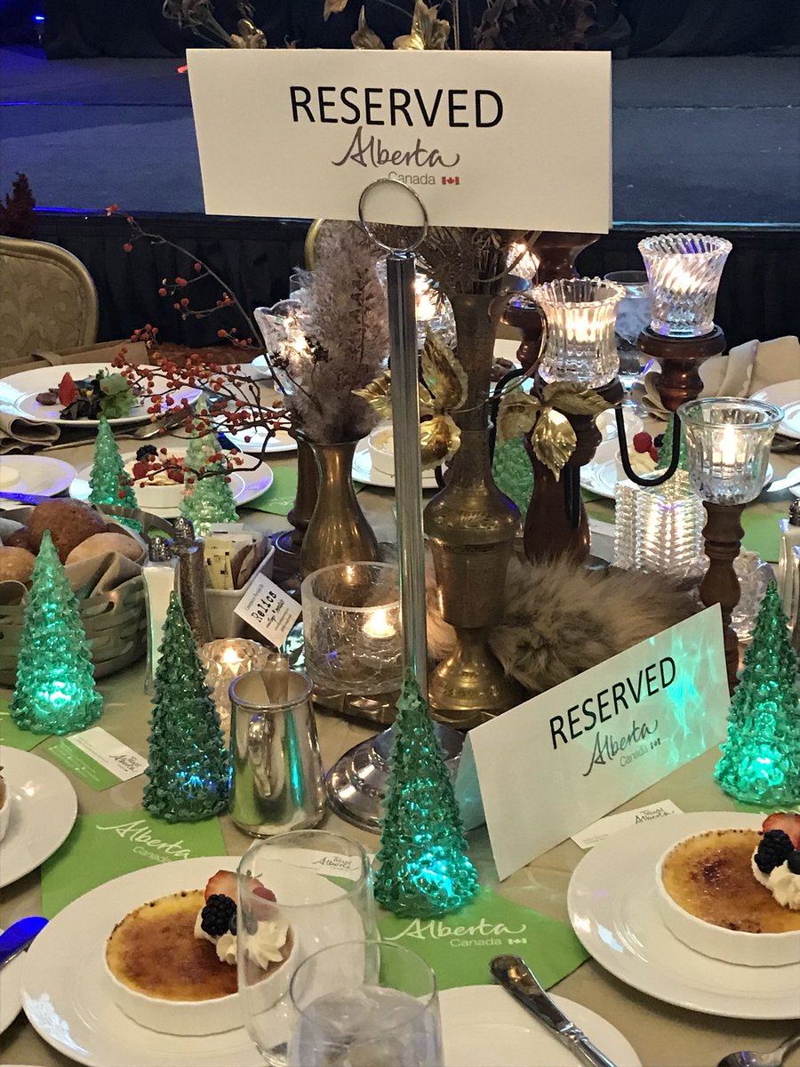 FemmeAlberta's tweet photo. Kicking off the holiday season with @ChicagoMPI at the Signature Lunch with quality guests! @TAmeetings @TravelAlberta @TravelAlbertaCo https://t.co/oNbAtr1I2G