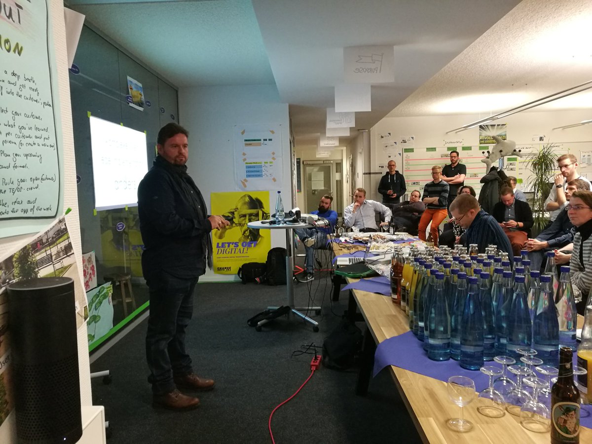 ScrumTischStgt's tweet photo. @BjoernSchotte beim ScrumTisch zum Thema Kultur #agile https://t.co/s0tFT4WkTU