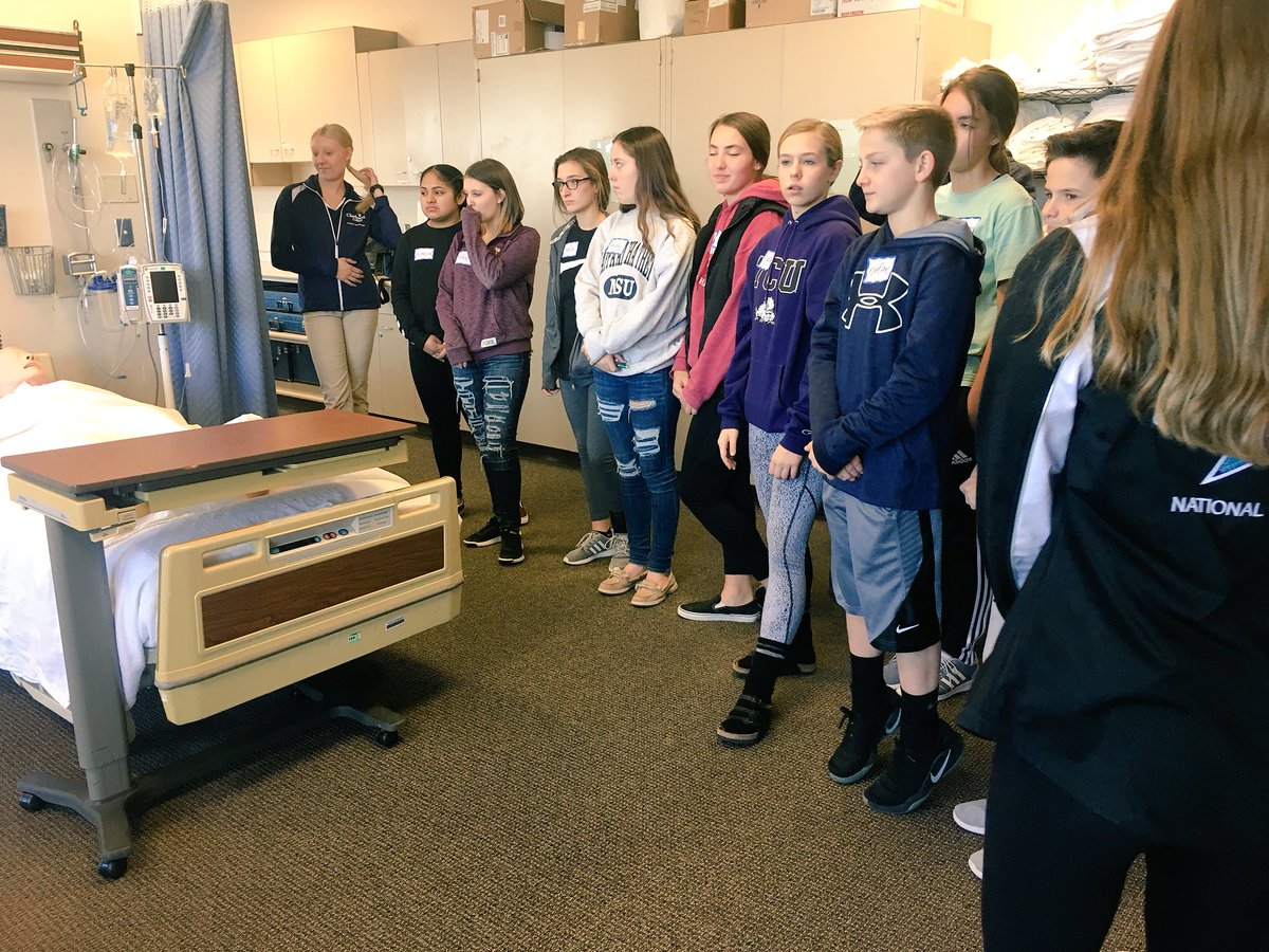 EllieMaeMatlock's tweet photo. Proper injections, AEDs, & CPR training! What a great day of learning @ClarksonCollege ! #RMSHal #WeAreRMS #HandsOnLearning #Proud2bMPS https://t.co/WR5lj7Me8p