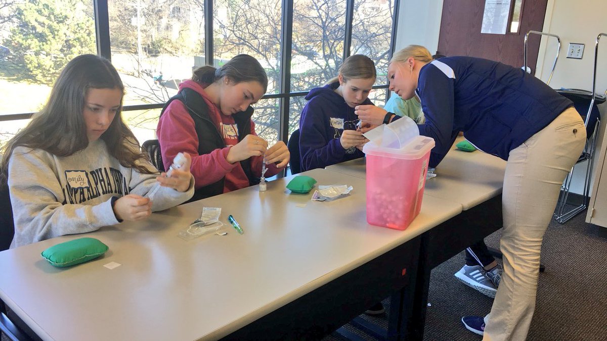 EllieMaeMatlock's tweet photo. Proper injections, AEDs, & CPR training! What a great day of learning @ClarksonCollege ! #RMSHal #WeAreRMS #HandsOnLearning #Proud2bMPS https://t.co/WR5lj7Me8p