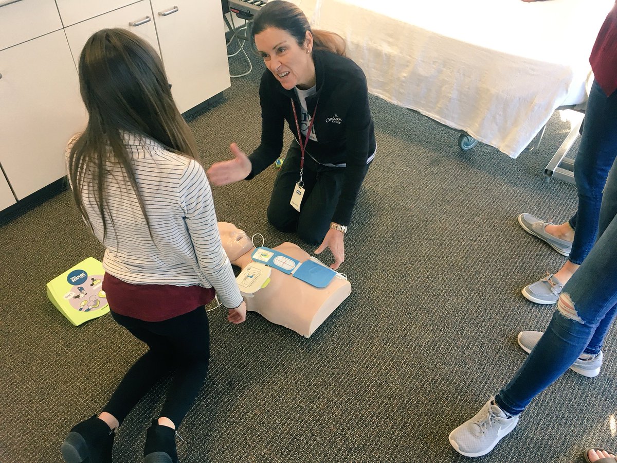 EllieMaeMatlock's tweet photo. Proper injections, AEDs, & CPR training! What a great day of learning @ClarksonCollege ! #RMSHal #WeAreRMS #HandsOnLearning #Proud2bMPS https://t.co/WR5lj7Me8p