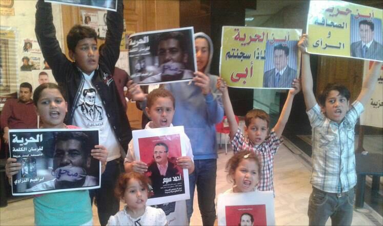 D_mok4444's tweet photo. #الشتا_محتاج 
حضن الاب
قولي يا قاضي ازاي بتنام وانت بتدي برئ اعدام 
طفلة تقول : انا عايزة بابا اللي كان بيوديني المراجيح وعند جدتي😢😢
جدتي ماتت وبابا بشوفه كل شهر😪
#اطفال_مصر_المنكوبة https://t.co/SWWkZHevYP