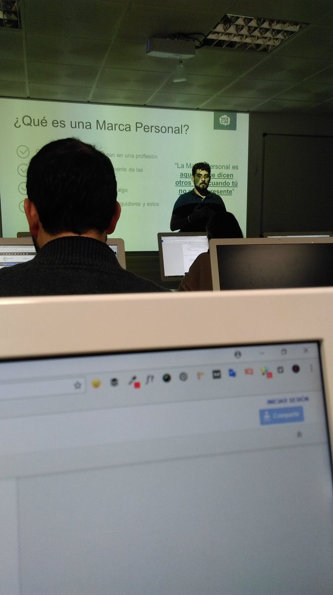 SCano_Bo's tweet photo. Hoy en @aulaCM estamos aprendiendo #MarcaPersonal con el gran @cinacio06 . Habrá que poner todos los sentidos para aprender https://t.co/mVQVbGk3oh