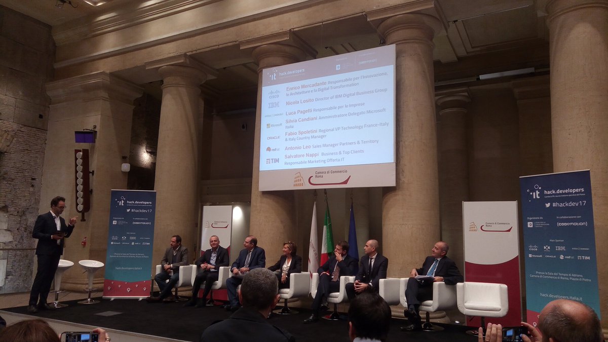 elioscam's tweet photo. Altre foto dalla #premiazione di oggi al #TempiodiAdriano. #HackDev17 #digitalizzazionePA #agendadigitale https://t.co/I97VnOScFV