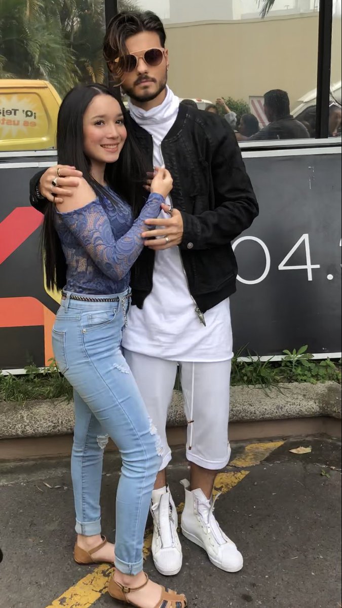 Nicol_FC13's tweet photo. @AbrahamMateo cuando deseas algo de verdad tarde o temprano se cumple, 4 años después te abracé, muchas gracias por todo, nunca sabré como agradecerte tanto, eres increíble, te quiero❤️ https://t.co/lo2CBgybL7