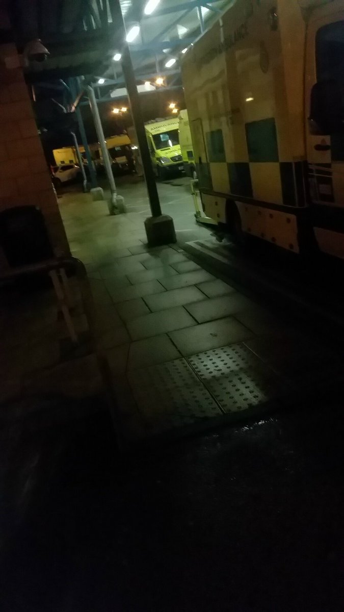 ebrierley29's tweet photo. Walking into my 1st night shift last night to this. But was well supported by the whole team #fgh #teamwork #puttingpatients1st @loumx5 https://t.co/4WbzrrAERh