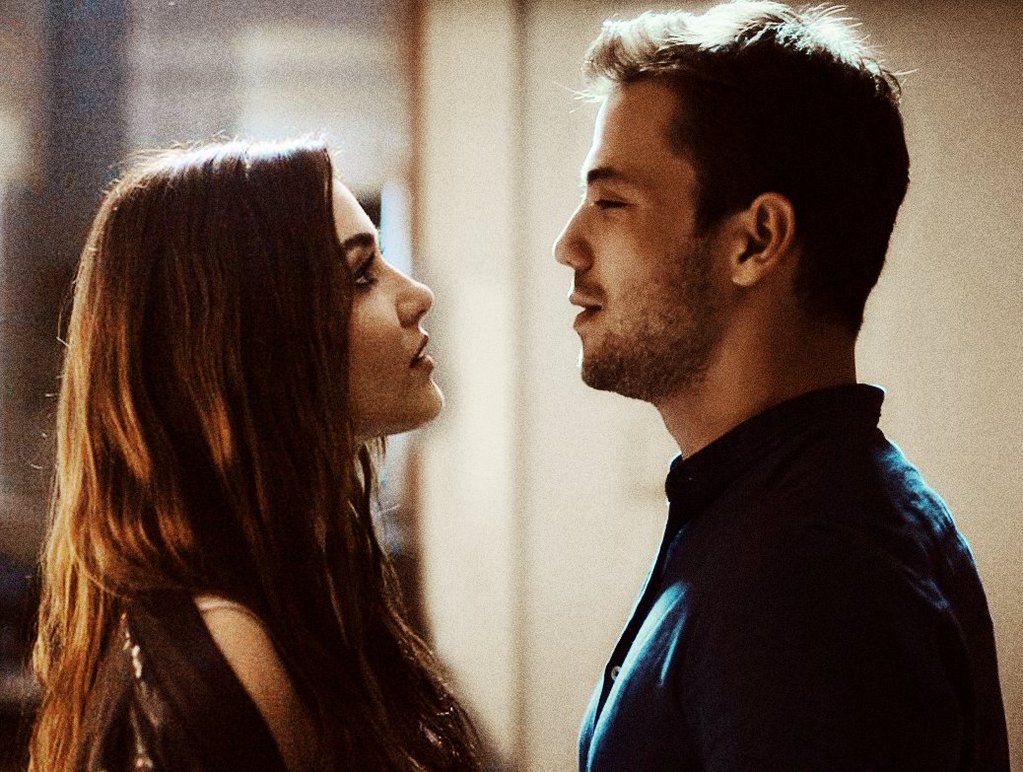 KofTol's tweet photo. Yavuz &amp; Hazal 🌒 #YavHaz https://t.co/grnSFQa2El