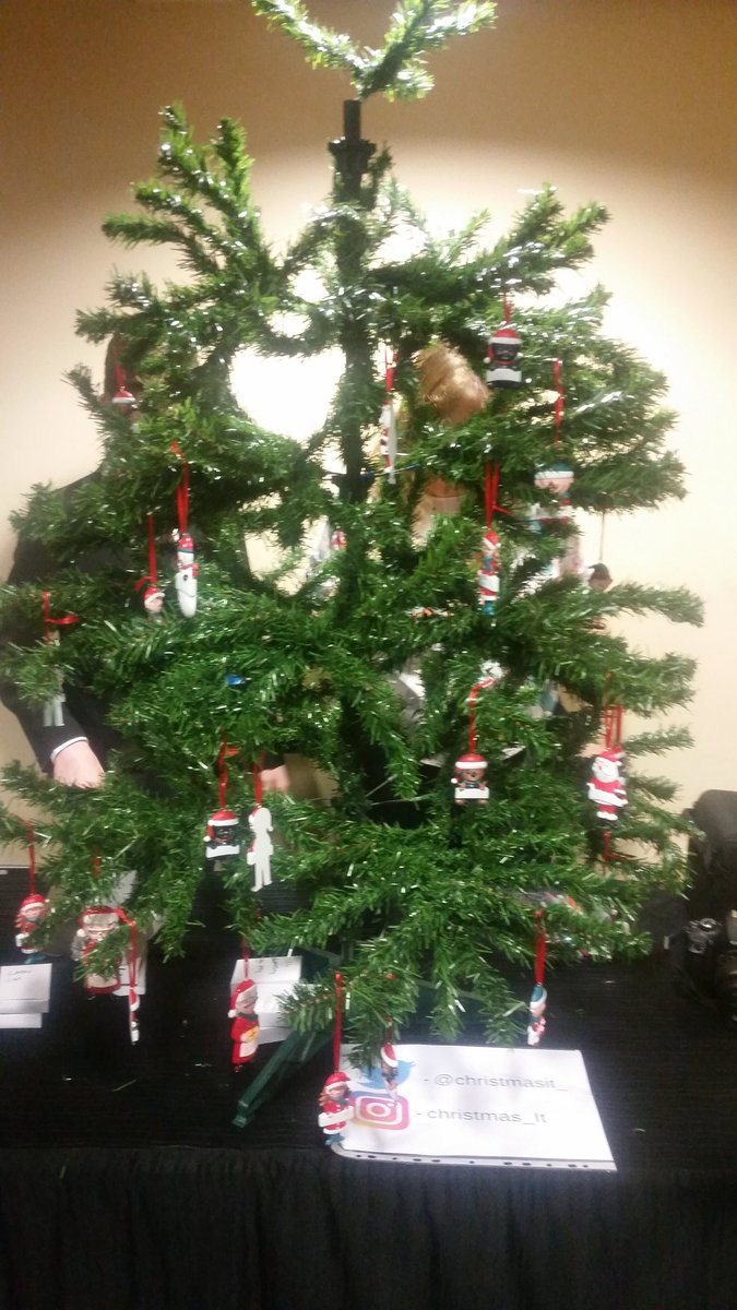 ChristmasIt_'s tweet photo. Setting up in champions church @TycoonInSchools @OFABusinessdept #tycoonsinschools https://t.co/0EInlm9HJQ