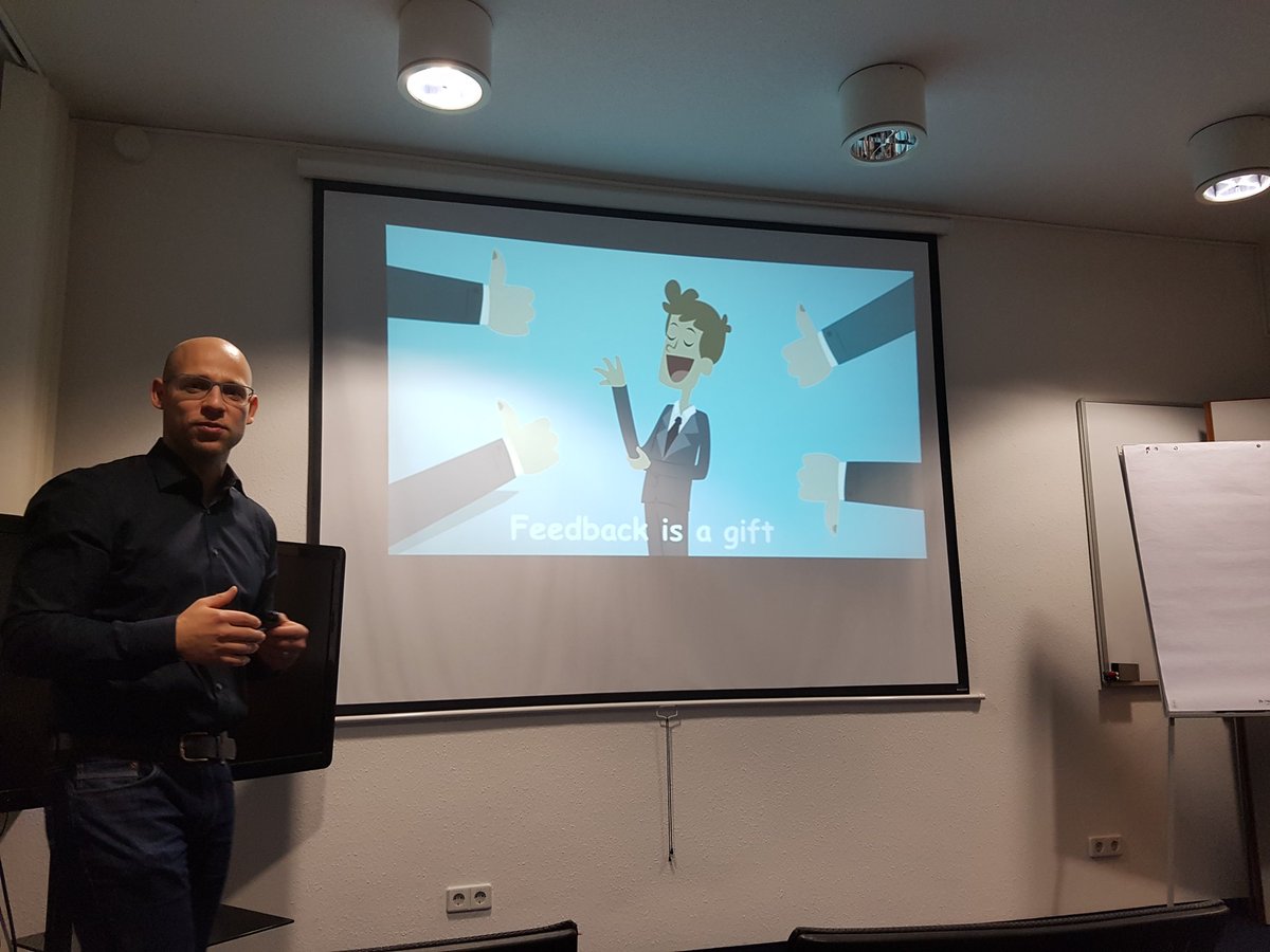 Paula_Lehmann's tweet photo. #Feedback is a gift ist ein Unternehmenswert der @offerista_group. Die Historie ist lang. Von klassischen Mitarbeitergesprächen über Dreierrunden (schon besser) hin zu Peer-Feedback inspired by @sipgateDE 24 Work Hacks #yeah https://t.co/EwC9cXhXRA