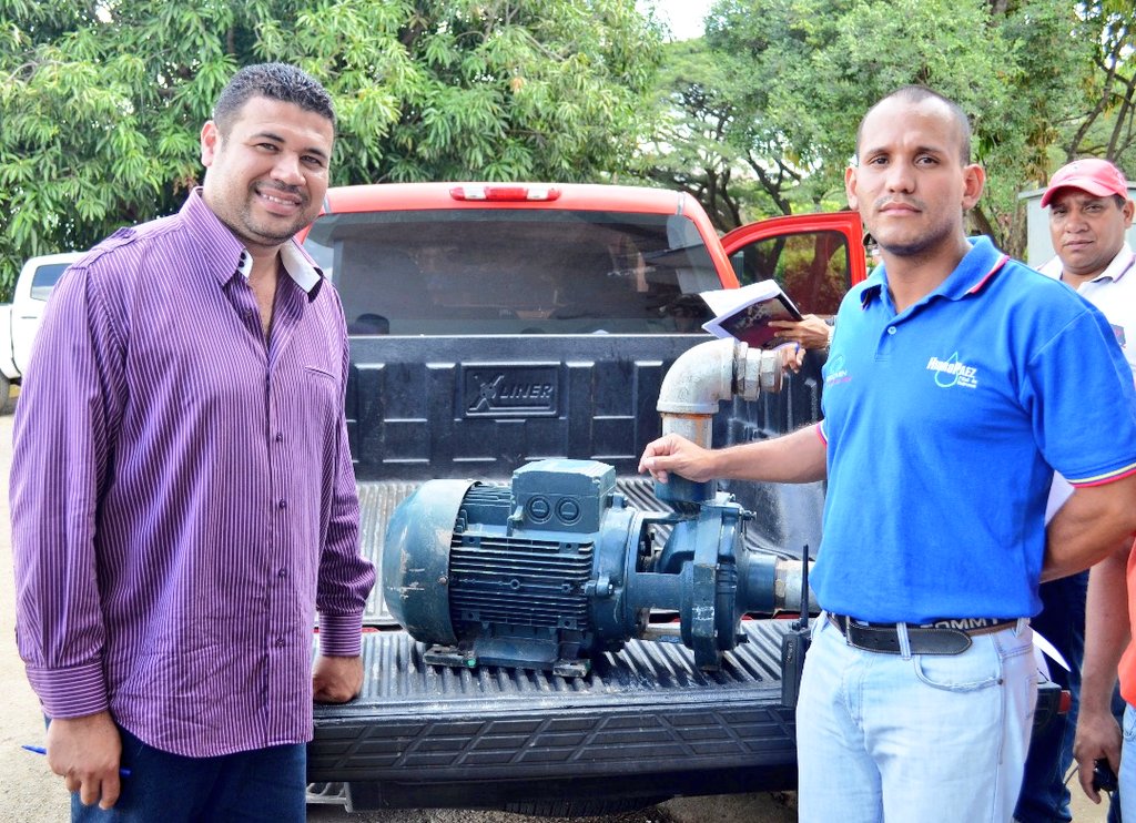 Hidropaezca's tweet photo. #Enterate📣 Hoy visita del candidato de la patria a la alcaldía de #chaguaramas @manuelgarcia1985 a @hidrologicapaezguarico en un sólo gobierno se realizó la entrega de motor monoblock de 25hp parq mejoras del servicio de agua potable, para el beneficio de más de 400 familias. https://t.co/nXiWRn4oZU