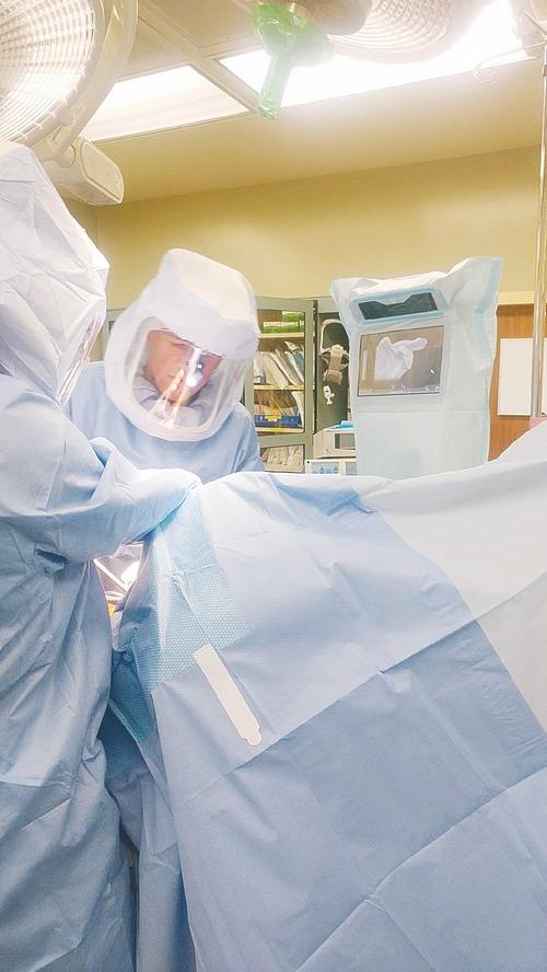 NHEconomy's tweet photo. #PortsmouthNH-based doctor develops new #medtech device with @exactechinc that creates 3D images of the shoulder socket allowing for better placement of implants #NHEconomy #TechNH https://t.co/xEC1maXBCz https://t.co/AYnFDys5LV