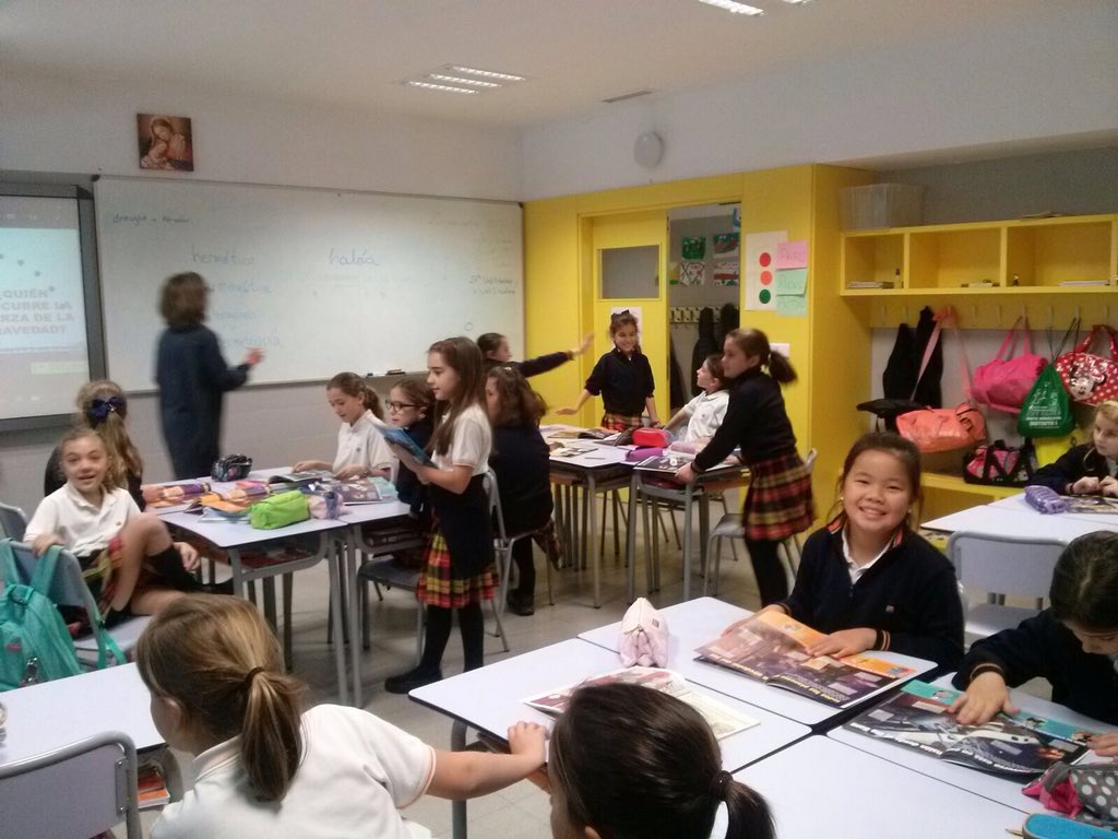 AlboradaColegio's tweet photo. ¡Disfrutando de la lectura con #Bayard y #ReporteroDOC! #3EP y #4EP #LeoLeo https://t.co/kohX8U2BIP