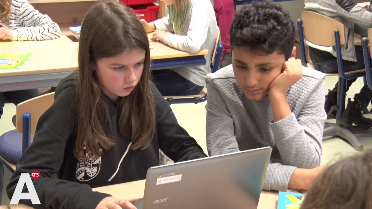 AT5's tweet image. Basisschoolkinderen moeten programmeren: &apos;Je leert creatief nadenken&apos; at5.nl/s/JEL
