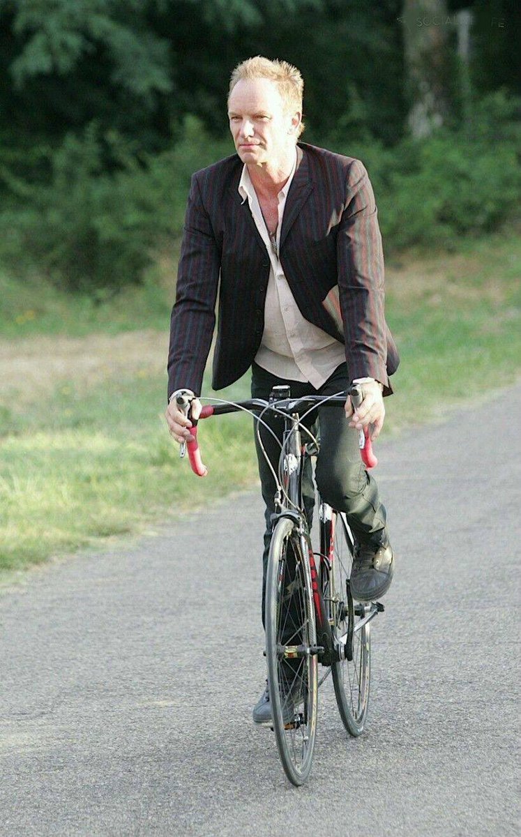 ciclosfera's tweet photo. Los mejores van en bici. #LosMejoresVanEnBici #mejorenbici https://t.co/sYj3vFRBoe