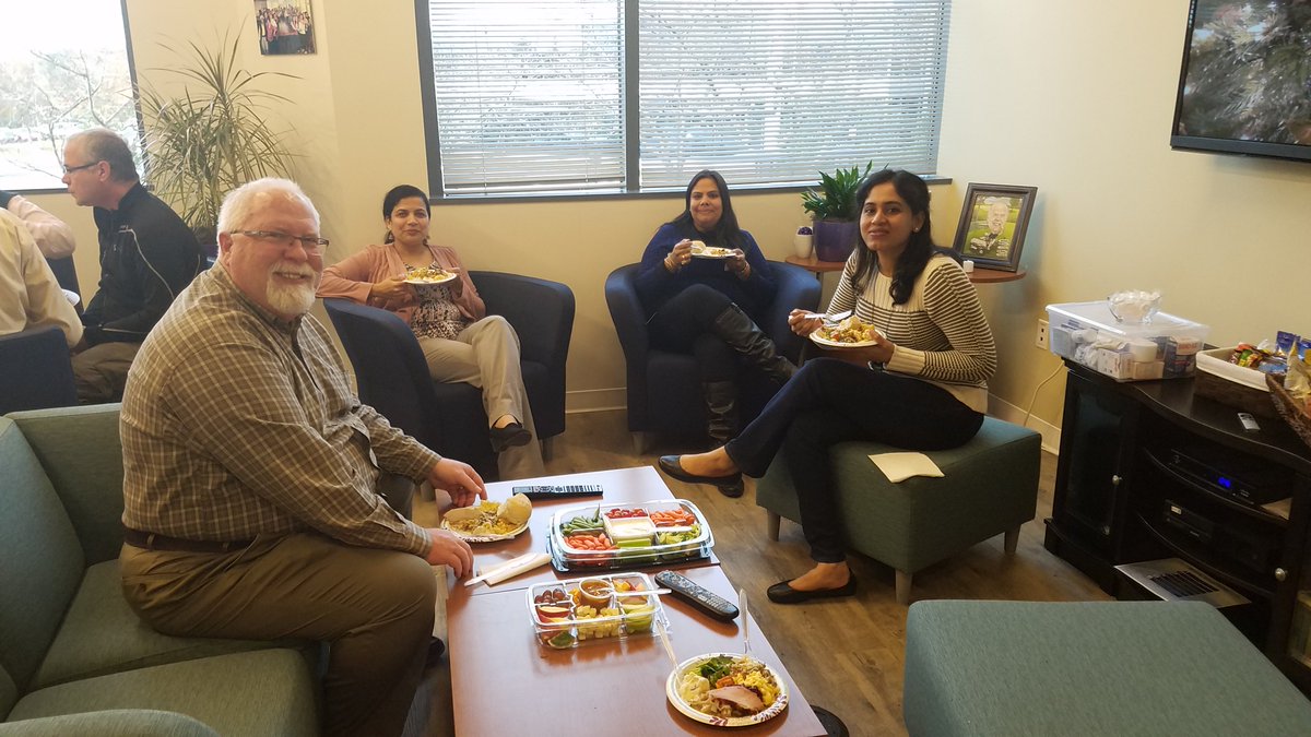 Somos_Inc's tweet photo. #TeamSomos getting in the holiday spirit with our Thanksgiving potluck! https://t.co/708Xymq4ia