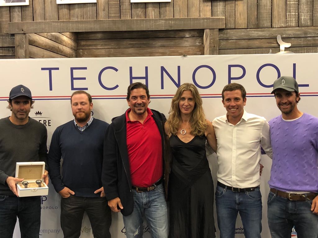 Pololine's tweet photo. #Technopolo Se presentó oficialmente la Technopolo Cup 2017. la actividad arranca hoy con 10 equipos de 12 goles. Gran final: Viernes 1° de Diciembre. Artículo: https://t.co/UEsXikjLb3 https://t.co/BvPbNxqZwm