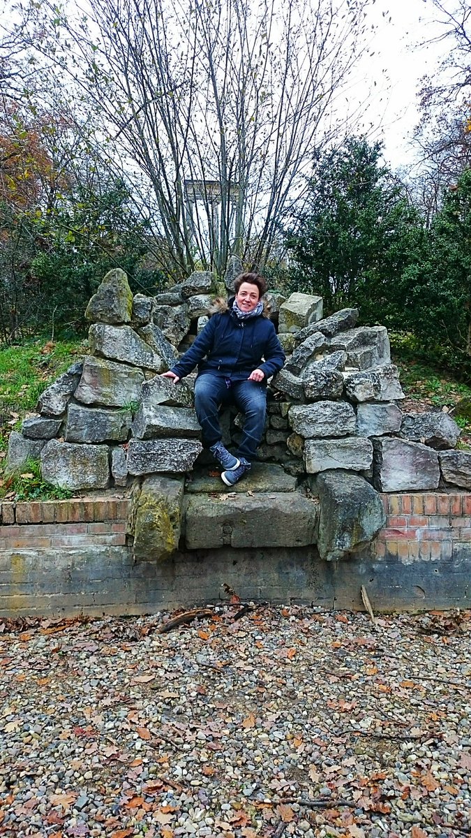 Nightwhisper77's tweet photo. Guess I have to work on my royal skills a little bit... 😂👑
#Potsdam #Ruinenberg #Thron
#JoachimWitt #travel #royal #kingdom #photography #autumn #fall #fallfoliage #November #seasons https://t.co/qUX9xlJaGc