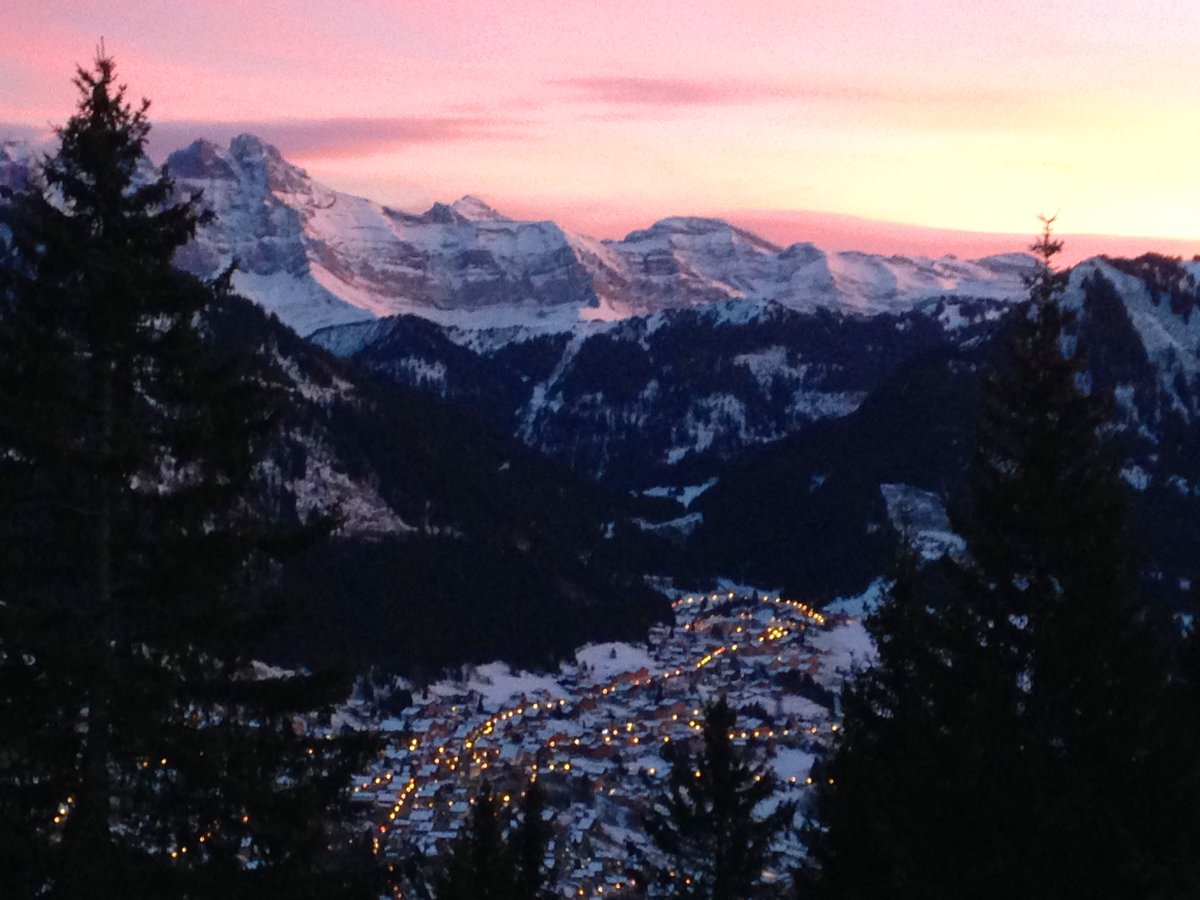 Latest #Chatel snow report and look at the models - and this view from a late afternoon #trail run - chatelweb.com