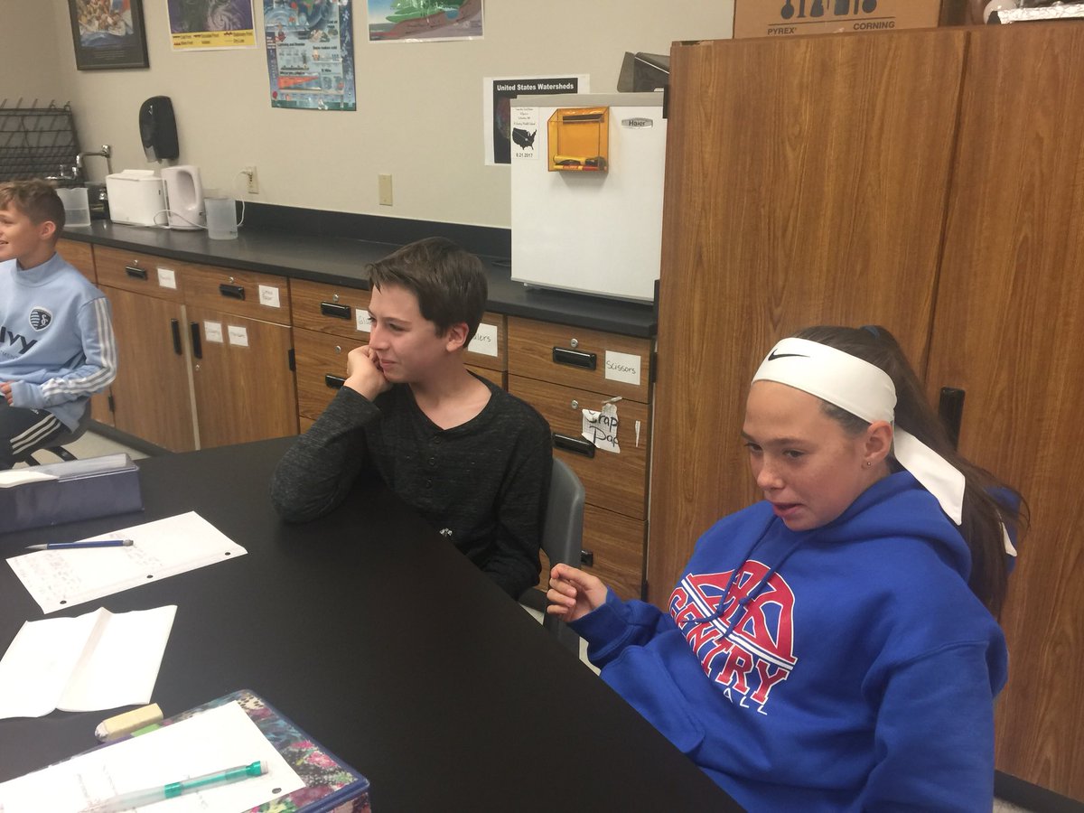 SchnakeMichelle's tweet photo. How does a turkey timer work? Why do we eat mashed potatoes instead of mashe paper towels?  How do muffins rise? The chemistry of thanksgiving borrowed from a chem professor!  Period 2 didn’t enjoy tasting paper towels or potatoes. https://t.co/9Rxw1OHvQT