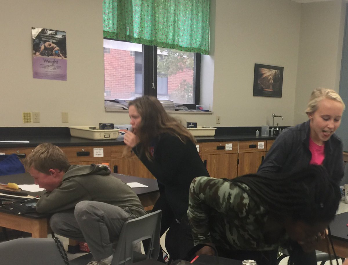 SchnakeMichelle's tweet photo. How does a turkey timer work? Why do we eat mashed potatoes instead of mashe paper towels?  How do muffins rise? The chemistry of thanksgiving borrowed from a chem professor!  Period 2 didn’t enjoy tasting paper towels or potatoes. https://t.co/9Rxw1OHvQT