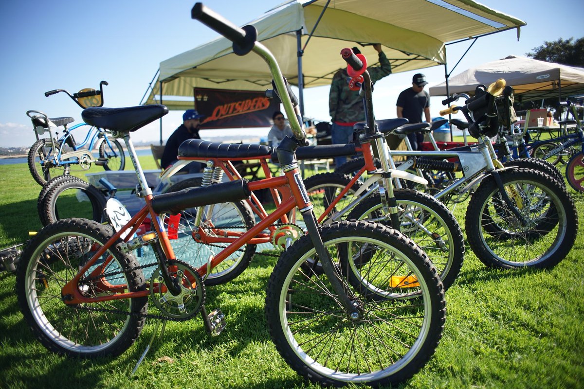 OutsidersBMX's tweet photo. Moto Cycle #outsidersbmx #OTSDRS #bmx #oldschool #oldschoolbmx #bmxoutsiders #10thannual #bmxride #bbq #crownpoint #classSICK #greattimeswithgreatpeople #thankyou #decadeofbmx #OTSDRSfam #motocycle #70s 📸 @sdbeerlife https://t.co/zm3BDjS8dI