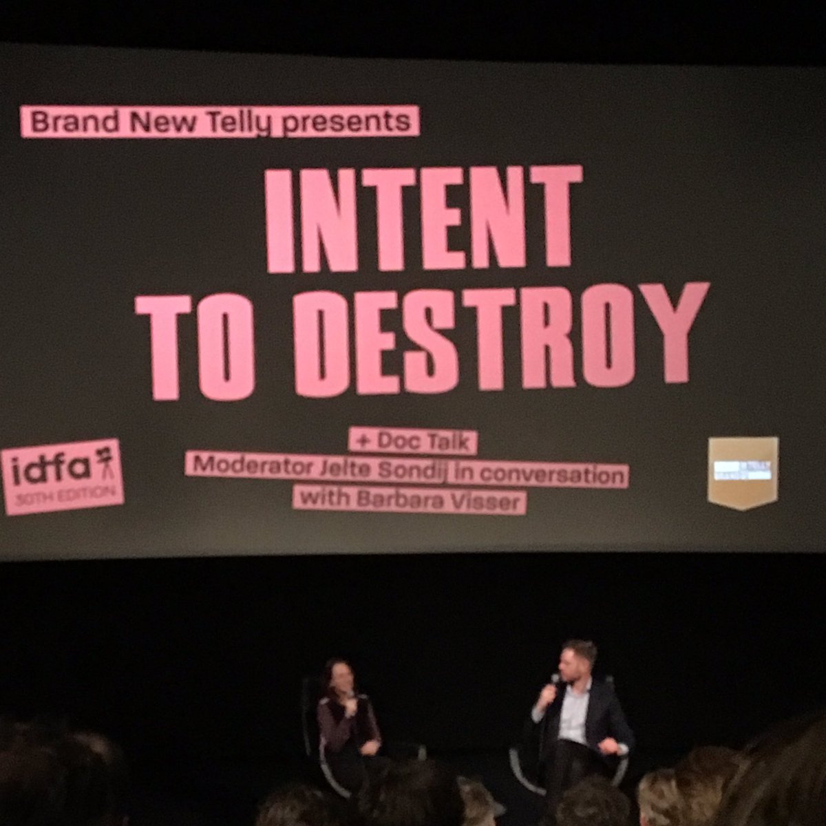 KarendeLoos's tweet photo. Nazit met @JelteSondij en creatief directeur @idfa Barbara Visser over de #docu over de Armeense genocide en over documentaire weergave in het algemeen. @BrandNewTelly #vensteropdewereld https://t.co/qvlMHHYhwf