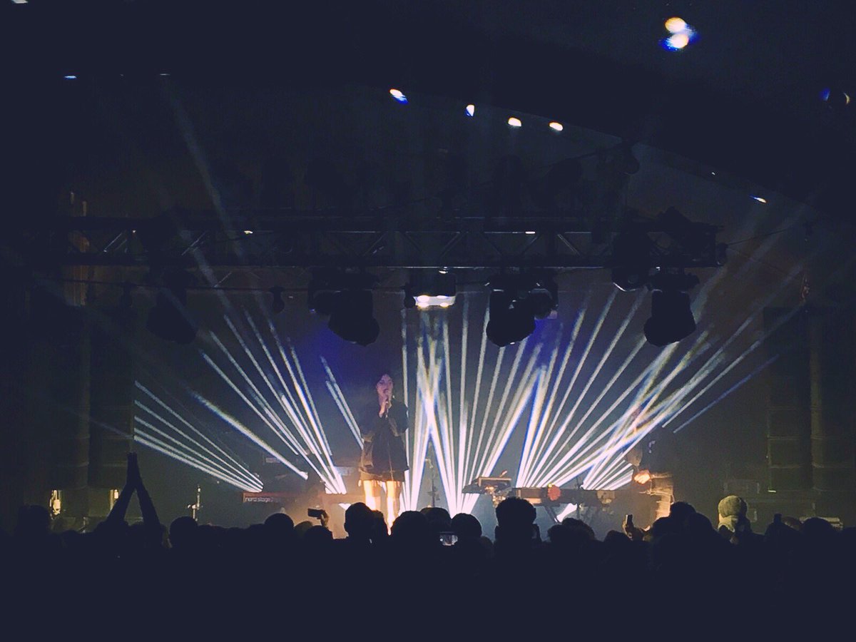 darlinemusic's tweet photo. @ninanesbitt was inspirational last night! Can’t wait to hear the rest of the new album🌙🌚 https://t.co/HD37OqqqfP