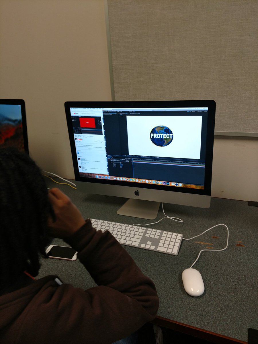 EHHSLMC's tweet image. Using YouTube to teach themselves premiere. So cool. #weareehps #makerspace #maketolearn #library #librarylife #classroomwithoitborders