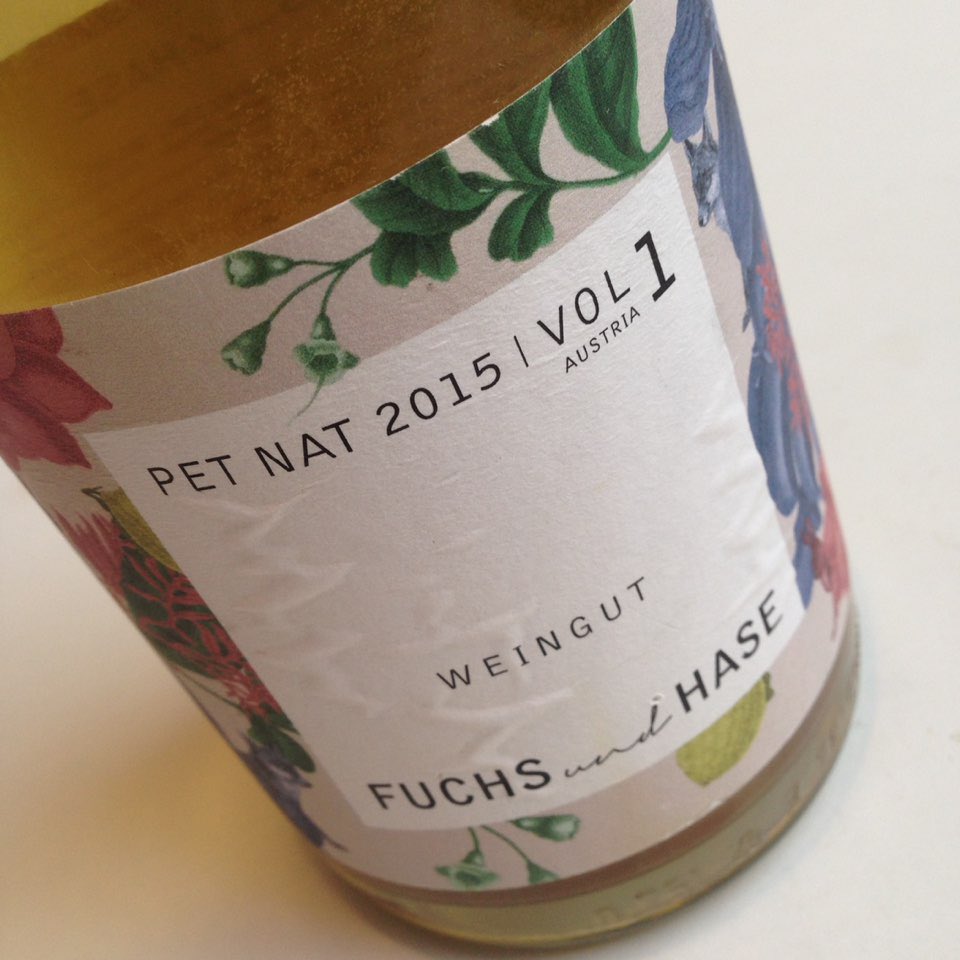 1OR8brooklyn's tweet photo. Pet-Nat by the glass this week at 1 OR 8 is Fuchs und Hase, Kamptal Pet-Nat 15 vol1 from Austria. Beautiful wine, beautiful label 🌹🌸🌺🌷🥂 https://t.co/Pk8S6WPj0n
