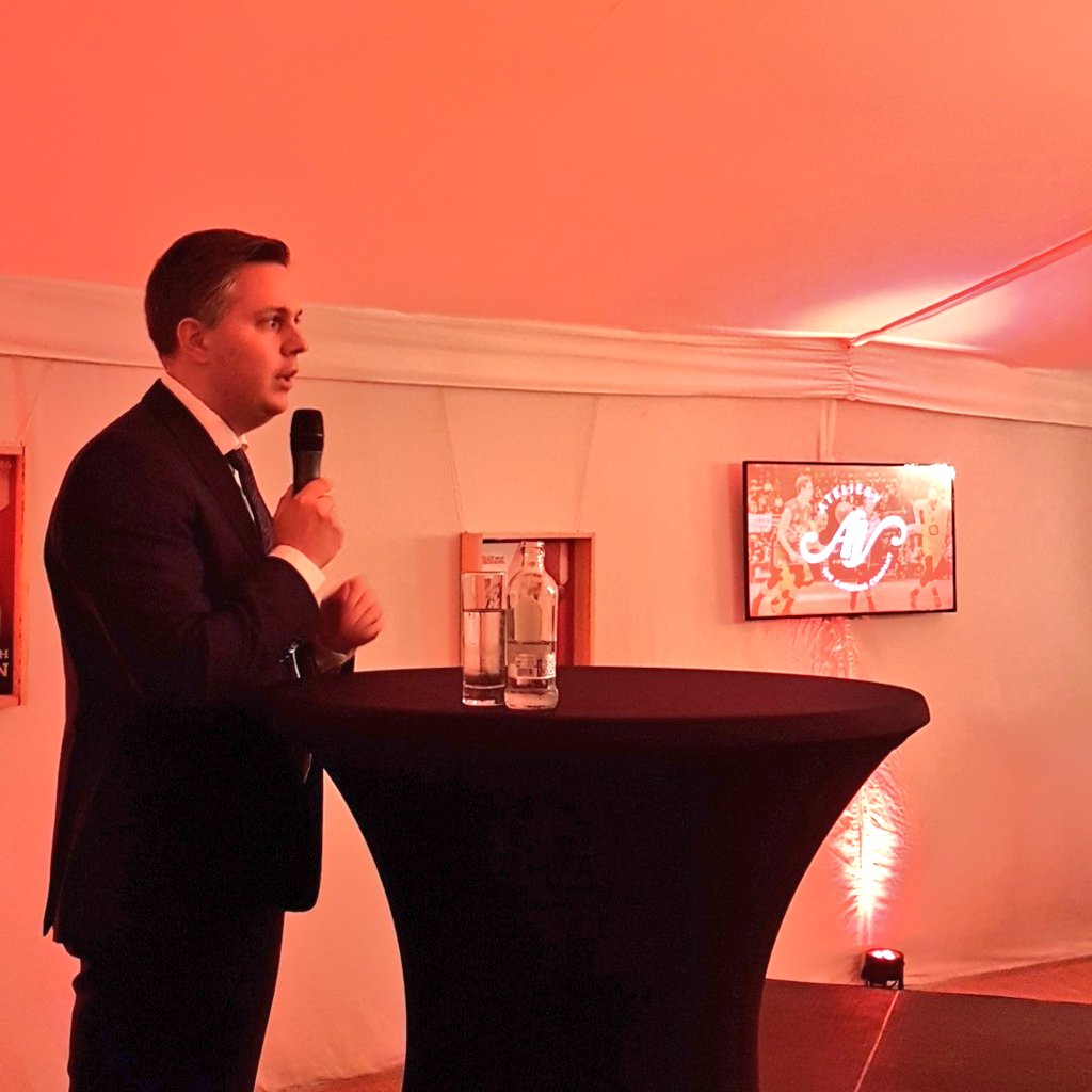 Voorzitter Roel Timmermans nodigt iedereen uit op 28 februari 2018 voor de 21e editie van de Award! Surf naar jci-limburg.be. #jci #award #2018