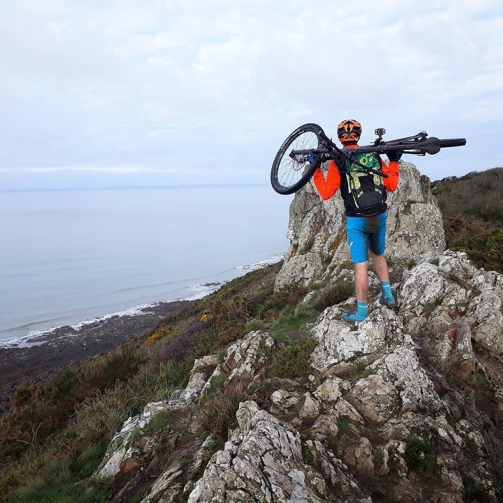 SJdC_Vtt's tweet photo. Décors exceptionnels dans notre baie du Mont ! #vtt #mtb #normandie #cestbeaulamanche #baiedumontsaintmichel #granvilleterreetmer #sea #nofilter #friends #mtblife #aventure #enduro 
@crossfit_reyadcoach @michelinbicycle https://t.co/1bL8YQvFHV https://t.co/PiMTnMxQul