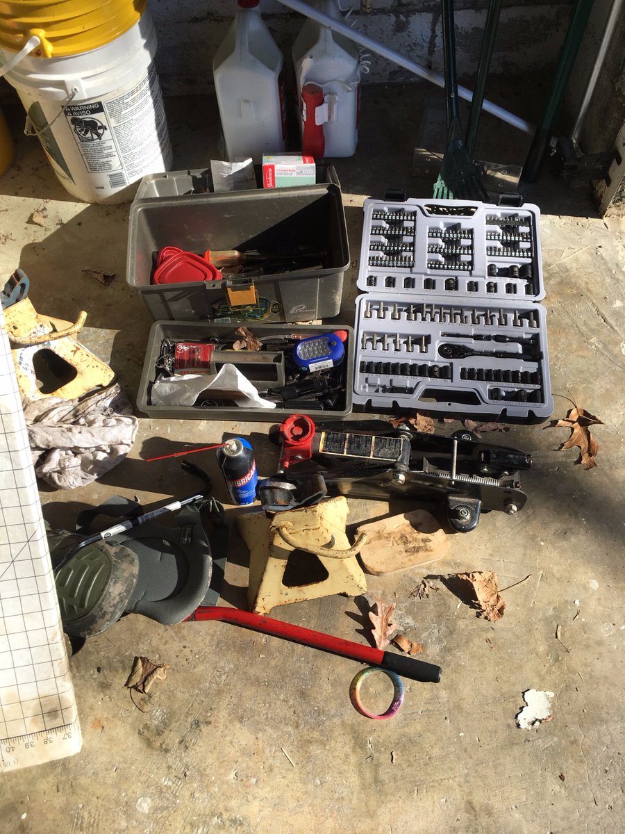 DDCustomMods's tweet photo. We'll be working on #ProjectPOS this holiday weekend doing a front suspension swap. Also will probably swap the hood, radio and seats. ๐ The parts car seats were in great condition compared to ours.... ๐คฃ๐คฃ Let the #stripping begin! https://t.co/R2opq9MLmL