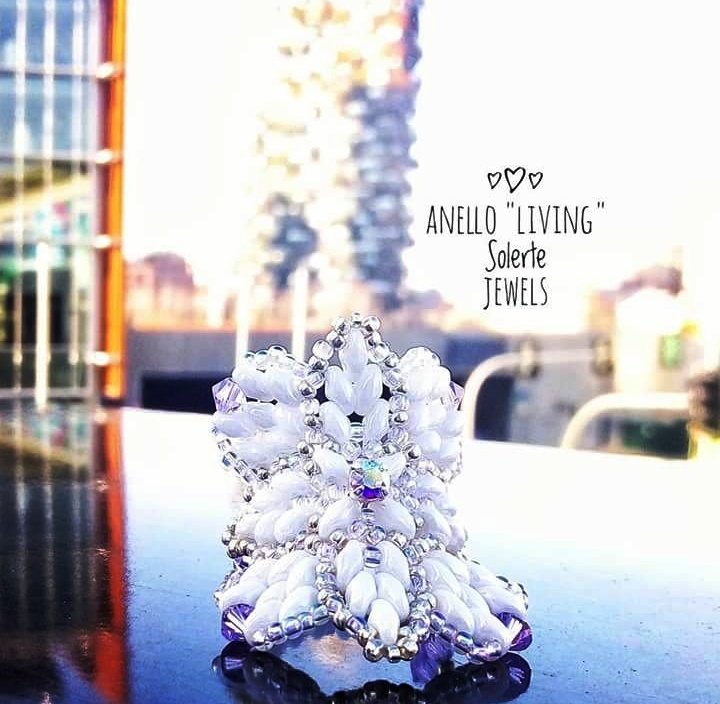 Living' #anello #ring #handmadejewelry #handmade #madeinitaly #crystal #swarovski #beading #beadings #twoholebeads #withe #silver #style #seedbeadstitching #miyuki #miyukiseedbeads #beads #design #swarowski  #crystals #jewelry  #laurasolertejewels #copyrighted #allrightreserved