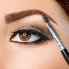 chiqme's tweet photo. #TopTip - For eyebrows that need some serious fill-in action, use a slanted brow brush. It'll take your brows from thin to thick. And if you need someone to show you the perfect technique, contact us! https://t.co/oIQRhwxO8P