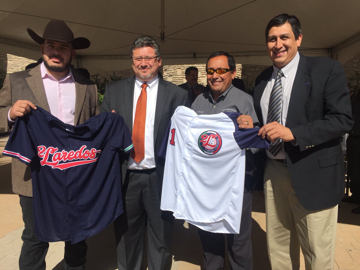cityoflaredo's tweet photo. Officials from both Laredo, TX &amp; Nuevo Laredo, MX celebrate the return of #ligamexicanadebeisbolprofesional with an announcement welcoming back the Tecolotes de Los Dos Laredos #holalaredo https://t.co/R8wDW1mB9I