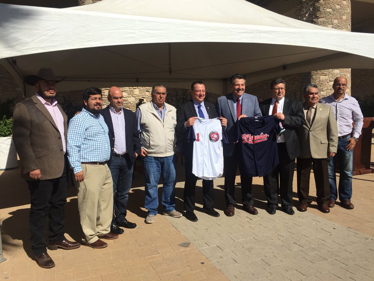 cityoflaredo's tweet photo. Officials from both Laredo, TX &amp; Nuevo Laredo, MX celebrate the return of #ligamexicanadebeisbolprofesional with an announcement welcoming back the Tecolotes de Los Dos Laredos #holalaredo https://t.co/R8wDW1mB9I