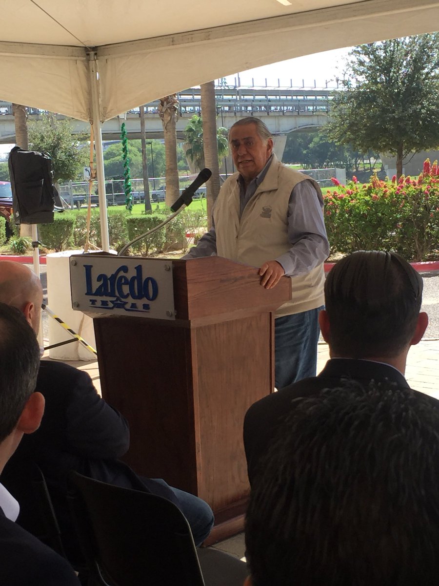 cityoflaredo's tweet photo. Officials from both Laredo, TX &amp; Nuevo Laredo, MX celebrate the return of #ligamexicanadebeisbolprofesional with an announcement welcoming back the Tecolotes de Los Dos Laredos #holalaredo https://t.co/R8wDW1mB9I