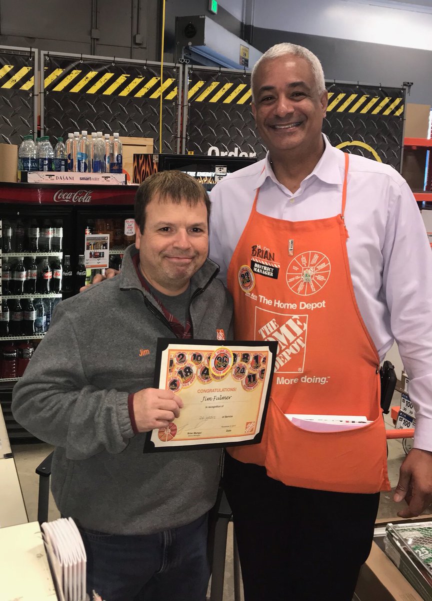 Ingram5Curtis's tweet photo. Actual Jim Fulmer smile sighting! Brian recognizing Jim for his 26yrs or service! Outstanding and Thank you Jim!!! We ❤️ you. @ParkvilleHD2577 @b_mungul @Cmisotti15 https://t.co/DhhtqYxMIe