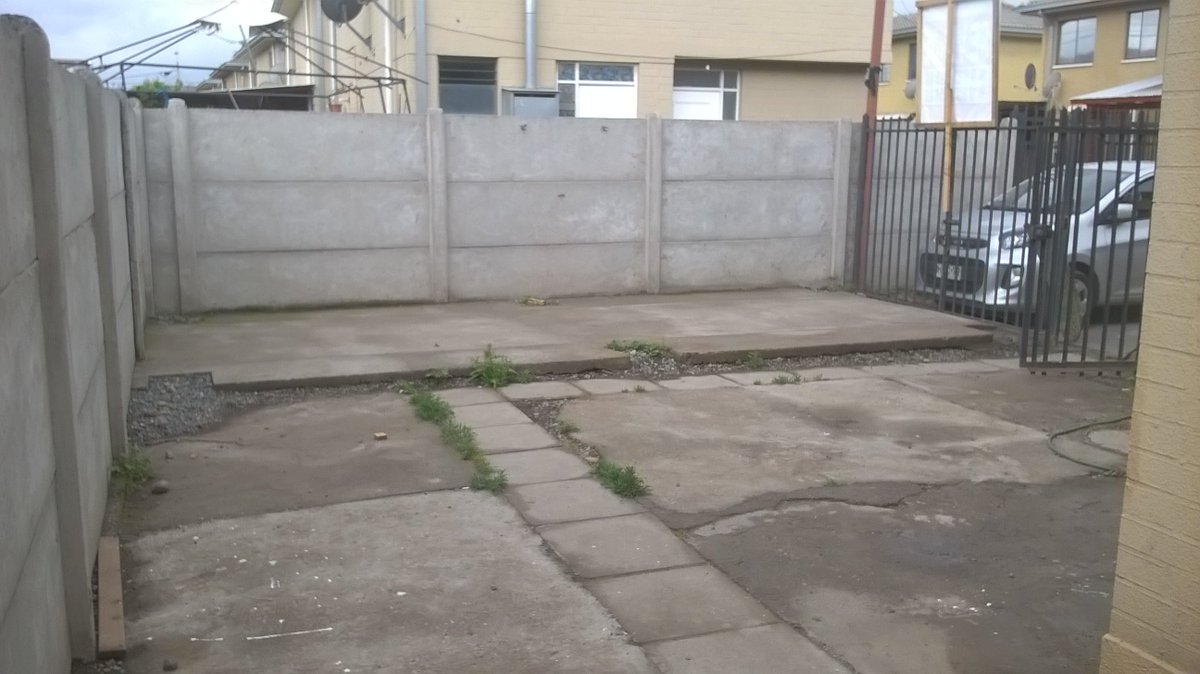 SE VENDE Casa en Bosques de Santa Clara Rancagua. 3 dormitorios, cobertizo y amplio patio para 2 a 3 vehículos.
Valor $37.000.000 conversable 
SOLO Interesados llamar al +56989505401.<a href="/AvisoClasificad/">#TuAvisoClasificado</a>